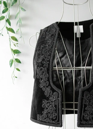 Gilet velluto nero corto lavorato Dark Gothic clubwear, marque: H&M, état: Très bon état, taille: XS / 34 / 6, 15,00 €, 16,45 € Protection acheteurs incluse