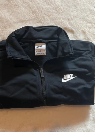 Veste Nike- mixte – Taille L enfant / Junior (147–158 cm), marque: Nike, état: Très bon état, taille: 13 ans / 158 cm, 16,00 €, 17,50 € Protection acheteurs incluse