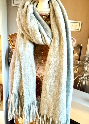 Extrem Kuschliger grauer Schal mit Fransen, marque: blooger, état: Neuf sans étiquette, 15,00 €, 16,45 € Protection acheteurs incluse