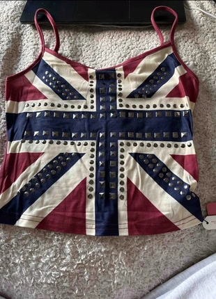 Top Maglia Uk borchie off shoulder Taglia S Vintage 2000s emo y2k, brand: Vintage Dressing, condizioni: Nuovo senza cartellino, taglia: S / IT 40 / EU 36, €24.99, €26.94 include la Protezione acquisti