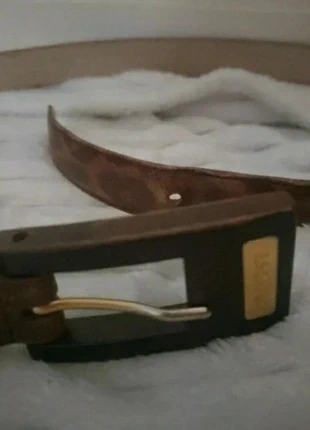 Ceinture Escada cuir façon leopard, marque: Escada, état: Très bon état, taille: 85 cm, 35,00 €, 37,45 € Protection acheteurs incluse