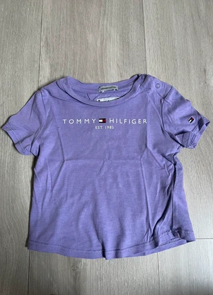 Tommy Hilfiger tshirt, marque: Tommy Hilfiger, état: Neuf sans étiquette, taille: 9-12 mois / 74 cm, 5,00 €, 5,95 € Protection acheteurs incluse
