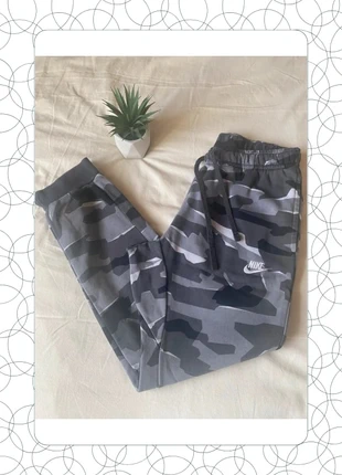 Authentique jogging Nike taille M avec motif en tbe 😊, marca: Nike, estado: Muito bom, tamanho: M, €14.00, €15.40 inclui Proteção do Comprador