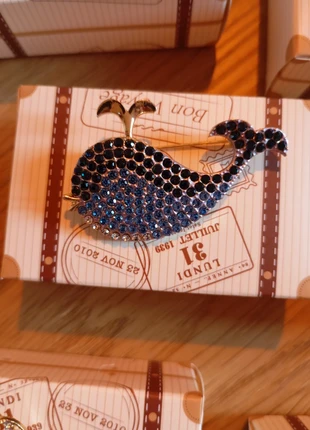 Broche avec la boîte, marca: luxe.fr, estado: Muito bom, €5.00, €5.95 inclui Proteção do Comprador Pro