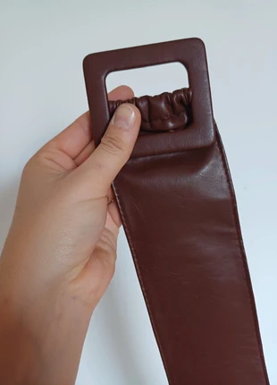 Ceinture marron effet simili cuir y2k, marque: Vintage Dressing, état: Très bon état, taille: Ajustable, 8,00 €, 9,10 € Protection acheteurs incluse