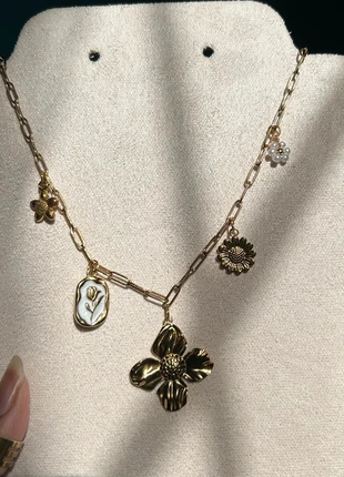 Collier Doré Fait Main - Charms Fleurs & Perles Blanche, marca: Fait Main, estado: Novo com etiquetas, €12.00, €13.30 inclui Proteção do Comprador