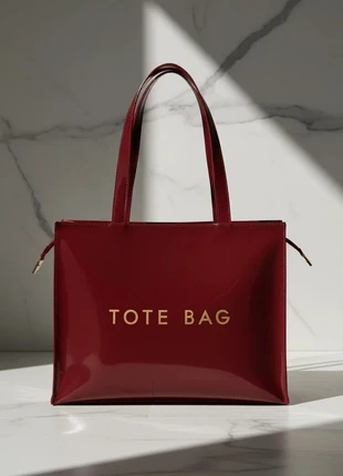 Tote bag rigide rouge effet verni, élégant, brillant tote bag, brand: Rouge, condition: Very good, €59.00, €62.65 includes Buyer Protection Pro