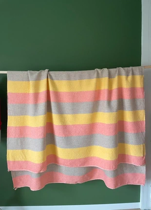 Couverture vintage rayée jaune, rose et beige – 160 × 206 cm, marca: Vintage, estado: Satisfatório, tamanho: Outro, €12.00, €13.30 inclui Proteção do Comprador