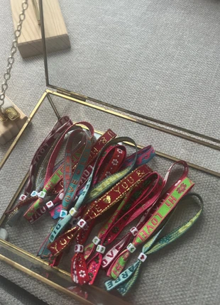 Diverse lint armbandjes, merk: Meet Me There, staat: Nieuw met prijskaartje, € 10,00, € 11,20 inclusief Kopersbescherming