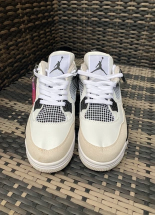 AJ4 Retro ‘Military Black’ EU42, brand: Local, condizioni: Nuovo con cartellino, taglia: 42, €55.00, €58.45 include la Protezione acquisti