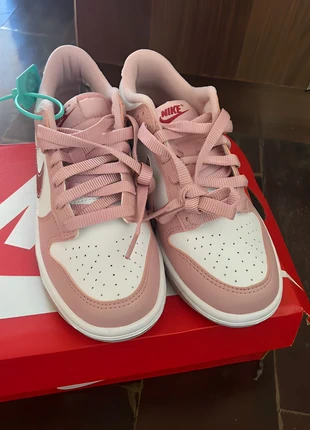 Dunk Low Baskets Basses blanc/rose pale 36,5, marque: Nike, état: Neuf sans étiquette, taille: 36.5, 36,00 €, 38,50 € Protection acheteurs incluse