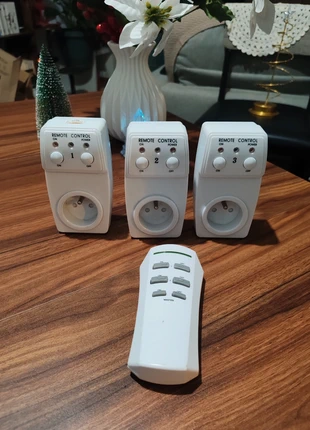 Kit de prises télécommandées 3 prises une télécommande, brand: sans, condizioni: Ottime, €15.00, €16.45 include la Protezione acquisti
