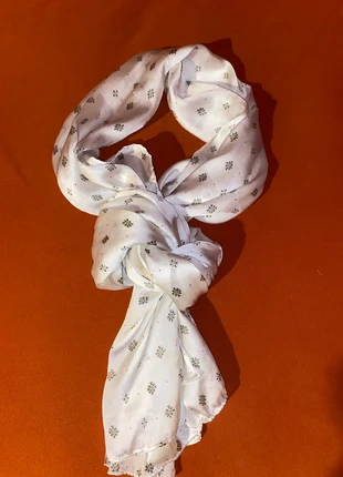 Foulard blanc, brand: Vintage, condition: Very good, €7.00, €8.05 includes Buyer Protection