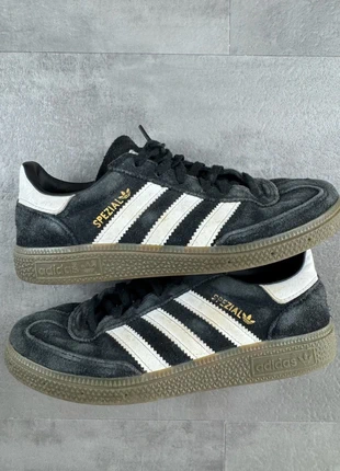 Chaussures Adidas Spezial noir et blanc Y2K taille 33 Fr 1UK, marke: adidas, zustand: Sehr gut, größe: 33, 11,90 €, 13,20 € inklusive Vinted-Käuferschutz