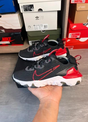 Nike React Vision ´Black University Red’ taille 42,5, marque: Nike, état: Très bon état, taille: 42,5, 55,00 €, 58,45 € Protection acheteurs incluse