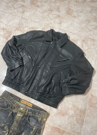 Leather bomber jacket, made in Italy, aviator style, crop top gun style, Y2K, vintage from the 80s., marque: Vintage Dressing, état: Très bon état, taille: L, 49,99 €, 53,19 € Protection acheteurs incluse