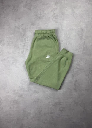Jogging joggo pantalon survêtement Nike Club fleece Homme Taille M vert logo brodé, brand: Nike, condition: Very good, size: M, €23.00, €24.85 includes Buyer Protection