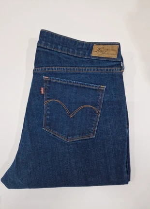 Jeans LEVI'S Donna Denim Blu Scuro Taglia 44/46 Vestibilità curvy Dettagli Vintage, marke: Levi's, zustand: Sehr gut, größe: L / 40 / 12, 16,99 €, 18,54 € inklusive Vinted-Käuferschutz