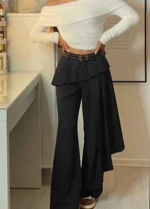 Pantalon noir asymétrique à ceinture cloutée, coupe large originale Taille M, marca: menero, estado: Muy bueno, tamaño: M / 38 / 10, 64,90 €, 68,85 € Protección al comprador Pro incluida