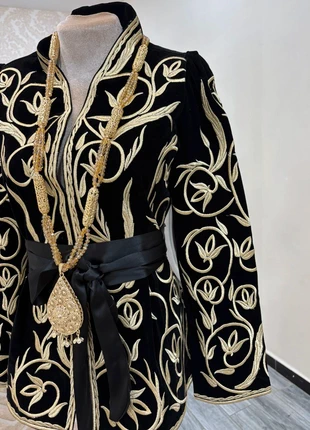 Haut karakou broderie dorée taille L : 40, marque: CHIC, état: Neuf sans étiquette, taille: L / 40 / 12, 79,00 €, 83,65 € Protection acheteurs (Pro) incluse