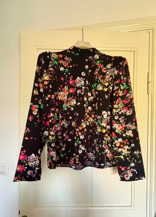 H&M floral blouse black M – blusa fluida floreale elegante, romantic chic, marque: H&M, état: Très bon état, taille: M / 38 / 10, 10,00 €, 11,20 € Protection acheteurs incluse