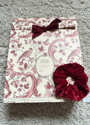 Chouchou et Pochette Cadeau Sezane, brand: Sézane, condition: New without tags, €8.00, €9.10 includes Buyer Protection