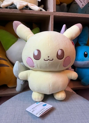 Peluche Pokémon Pichu – Officielle NEUVE pikachu et Eevee - noël, merk: Pokémon, staat: Nieuw met prijskaartje, maat: M, € 29,90, € 32,10 inclusief Kopersbescherming Pro