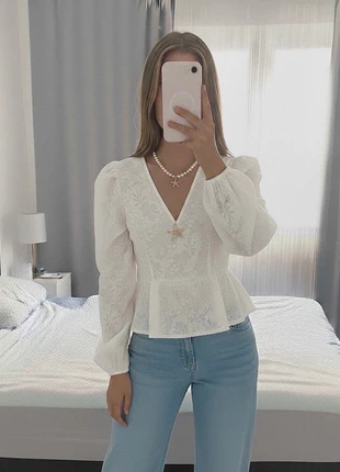 Blouse blanche texturée à manches bouffantes, marke: Firferie, zustand: Sehr gut, größe: S / 36 / 8, 29,90 €, 32,10 € inklusive Vinted-Käuferschutz