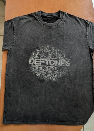 T-shirt Deftones, merk: Metal, staat: Heel goed, maat: L, € 24,00, € 25,90 inclusief Kopersbescherming