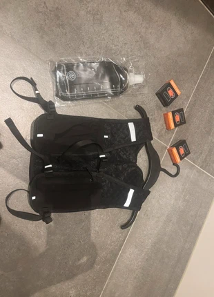 Hardloophesje met verlichting en waterfles, staat: Nieuw met prijskaartje, € 17,00, € 18,55 inclusief Kopersbescherming Pro