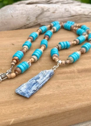 Collier turquoise, jaspe & bois avec pendentif cyanite bleue, brand: Fait Main, condizioni: Ottime, €44.50, €47.43 include la Protezione acquisti