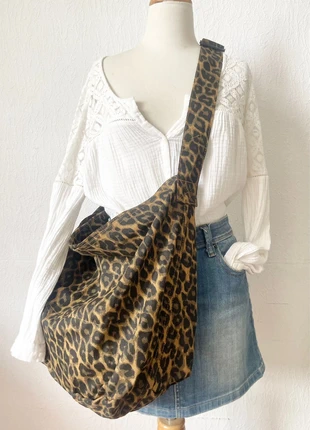 Très Grande Besace motif léopard 🐆, condizioni: Ottime, €21.00, €22.75 include la Protezione acquisti Pro