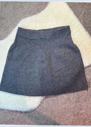 Jupe côtelée grise ZARA, brand: Zara, condizioni: Ottime, taglia: L / IT 44 / EU 40, €11.70, €12.99 include la Protezione acquisti Pro