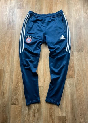 Jogging Adidas Bayern Munich Taille S - Bleu marine - Bon état, brand: adidas, condizioni: Ottime, taglia: S, €2.00, €2.80 include la Protezione acquisti