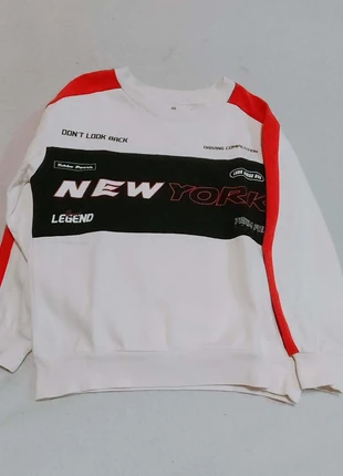 Sudadera beige y roja infantil, brand: H&M, condizioni: Ottime, taglia: 7 anni / 122 cm, €5.00, €5.95 include la Protezione acquisti