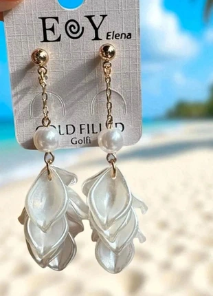 Pendientes dorados con perla y pétalos perlados 🌸, marque: La Boutique, état: Très bon état, 12,00 €, 13,30 € Protection acheteurs incluse