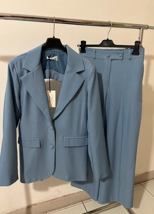 Coordinato giacca e pantalone - azzurro, marque: no brand, état: Neuf avec étiquette, taille: Taille unique, 15,00 €, 16,45 € Protection acheteurs incluse