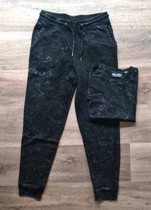 Nieuwe set vintagelook T shirt en jogpants, merk: son of pnk, staat: Nieuw zonder prijskaartje, maat: S / 36 / 8, € 14,00, € 15,40 inclusief Kopersbescherming