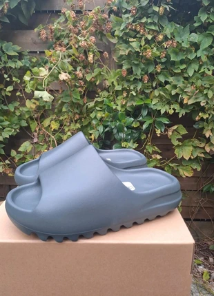 Yeezy slide, marque: Yeezy, état: Neuf avec étiquette, taille: 38, 75,00 €, 79,45 € Protection acheteurs incluse