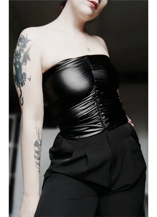 Fake leather cropped top (s), merk: Alternative, staat: Heel goed, maat: S / 36 / 8, € 7,99, € 9,09 inclusief Kopersbescherming Pro