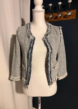 Veste tweed Zara bleu et blanc à bords frangés taille XS, brand: Zara, condition: Very good, size: XS / 34 / 6, €13.00, €14.35 includes Buyer Protection