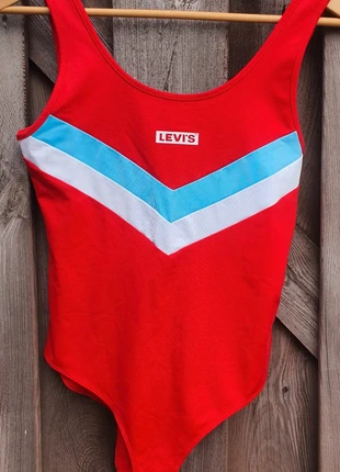 Levi’s Bodysuit Maat S | Iconisch Rood & Blauw Retro Design, marque: Levi's, état: Bon état, taille: S / 36 / 8, 22,00 €, 23,80 € Protection acheteurs incluse