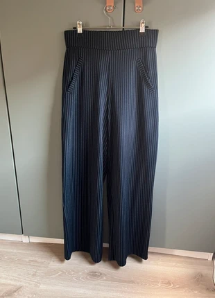 Blauw-wit gestreepte wide leg broek | Hoge taille | Chique pantalon | Dames, merk: ONLY, staat: Heel goed, maat: S / 36 / 8, € 10,00, € 11,20 inclusief Kopersbescherming