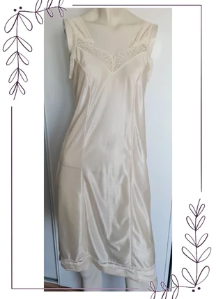 chemise de nuit nuisette crème vintage 38, merk: Vintage, staat: Heel goed, maat: M / 38 / 10, € 8,00, € 9,10 inclusief Kopersbescherming