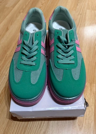 Baskets Ideal Shoes vertes et roses – Taille 40, marque: Ideal shoes, état: Neuf sans étiquette, taille: 40, 10,00 €, 11,20 € Protection acheteurs incluse