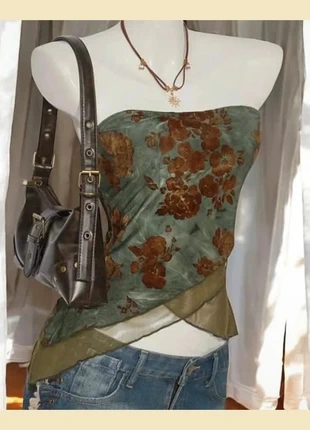 Top bustier asymétrique vert à fleurs brodées, merk: LOOK, staat: Heel goed, maat: S / 36 / 8, € 24,99, € 26,94 inclusief Kopersbescherming