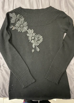 maglione nero con fiori, brand: Vintage, condizioni: Ottime, taglia: M / IT 42 / EU 38, €7.00, €8.05 include la Protezione acquisti