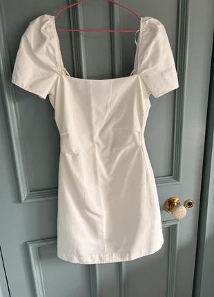 White mini dress, marque: Zara, état: Très bon état, taille: XS / 34 / 6, 10,00 €, 11,20 € Protection acheteurs incluse
