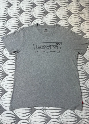 T-shirt Levi's - Taille M, merk: Levi's, staat: Heel goed, maat: M, € 10,00, € 11,20 inclusief Kopersbescherming