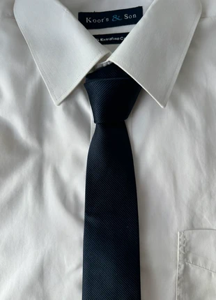 🔹 Cravate bleu marine à logo brodé blanc (AC), marke: Vintage Dressing, zustand: Sehr gut, 7,00 €, 8,05 € inklusive Vinted-Käuferschutz